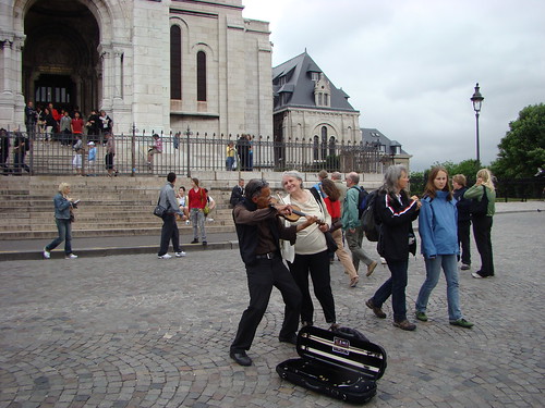 Violonist near Sacre Coeur (6)