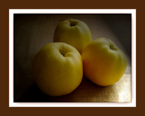 Tres manzanas/Three apples