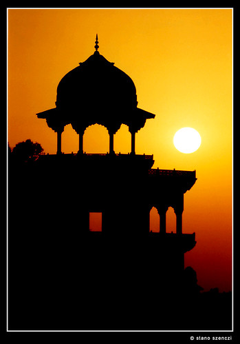 Taj Mahal Sunset by stano
