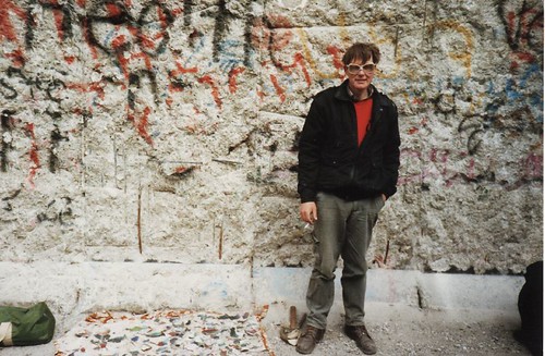 Selling the wall, 1990