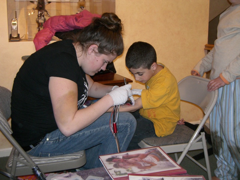 There are more kids temporary tattoos kits and home studios for them popping temporary tattoos