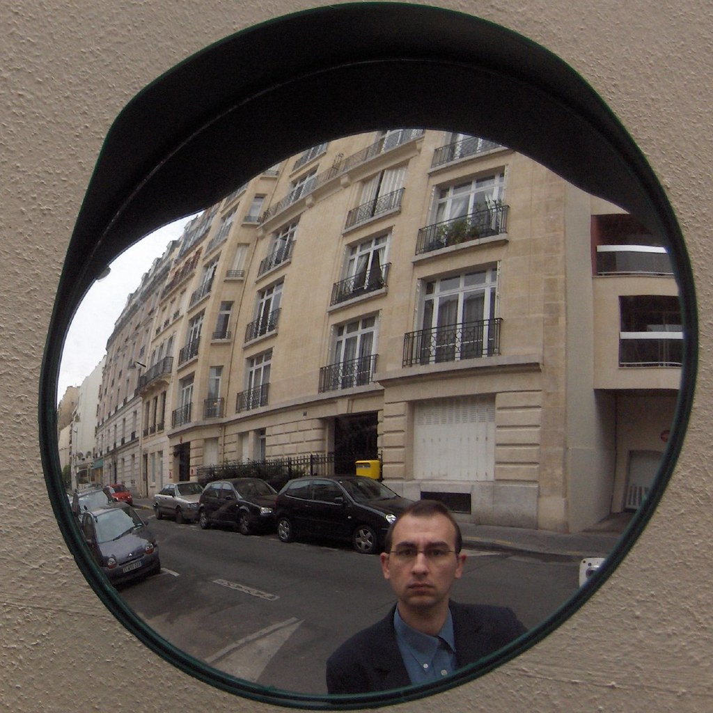 Autoportrait reflet, rue du Docteur Blanche, 28 avril 2008