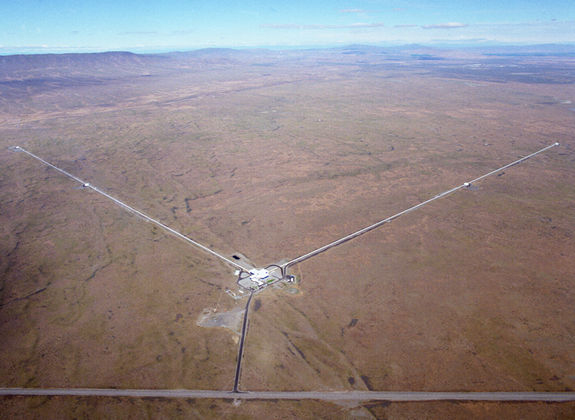 Observatorio de ondas gravitatorias con Interferómetro Láser (LIGO) ubicado en Louisiana&Washington, USA