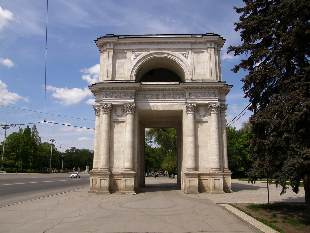 : Triumphal arch, Chisinau