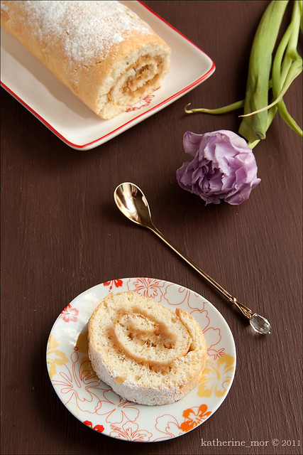 Бисквитный рулет с яблочной начинкой biscuit roulade with apple (3)