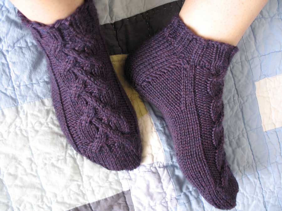 cabled slipper socks done