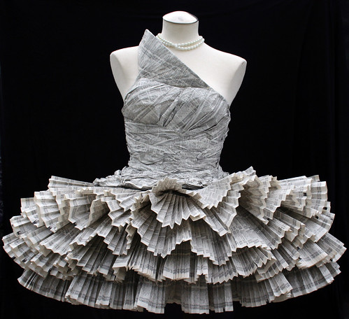 Paper Dress 2 by Jolis Paons.
