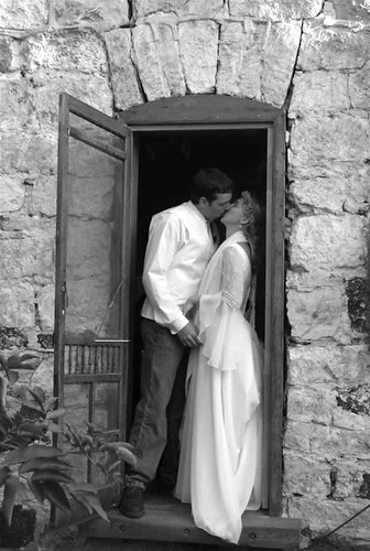 kissing_door
