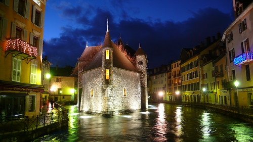 Annecy - the old jail at night