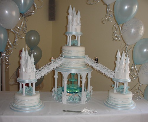 Castles wedding cake with fountain Creative cakes Notts uk