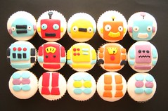 build a ROBOT cupcakes! by hello naomi