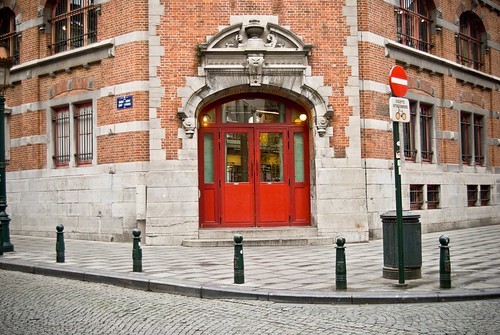 Red Door, Place Saint-Gery
