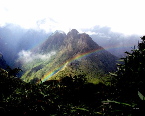 Rainbow on Inca Trail Peru por Hunza Holidays Tours Treks Safaris & Expeditions.