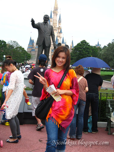Me posing in front of Walt Disney