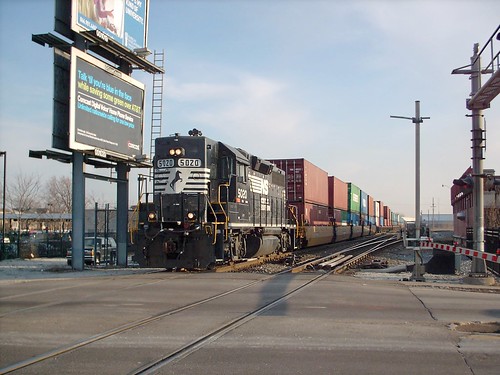 Northbound Norfolk Southern intermodal transfer train crossing South Archer Avenue near Chicago's Midway Airport. by Eddie from Chicago