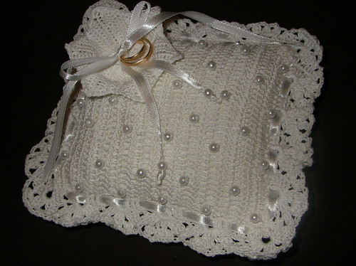crochet wedding ring pillow