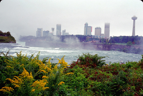 The Niagara Falls‧Upstream