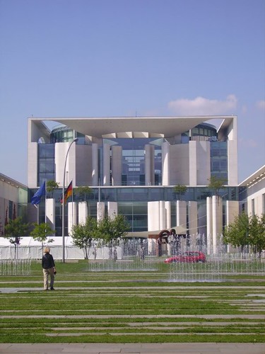 Federal Chancellery by lpelo2000