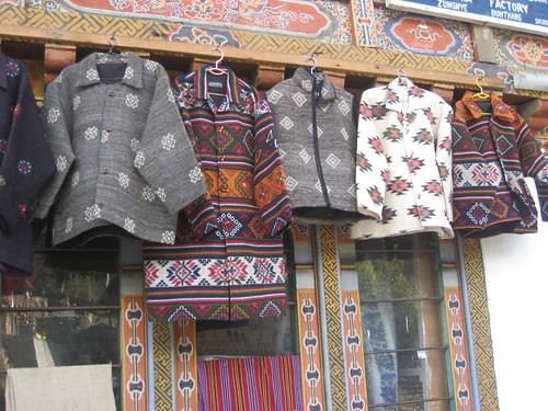 Các loại áo ấm làm từ vải Yathra nổi tiếng tại Bhutan