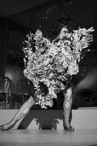 creative commons hi-res photo of the day:  Belle Cozette - Urban Fan Dance (2592 x 3888)