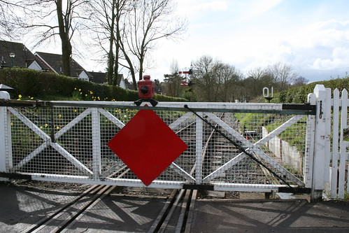 Crossing gate and signal