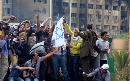 Thousands-assemble-Tahrir-Square-prayer-Cairo_689568