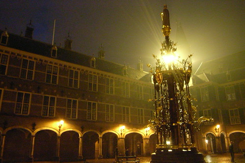 Binnenhof by night