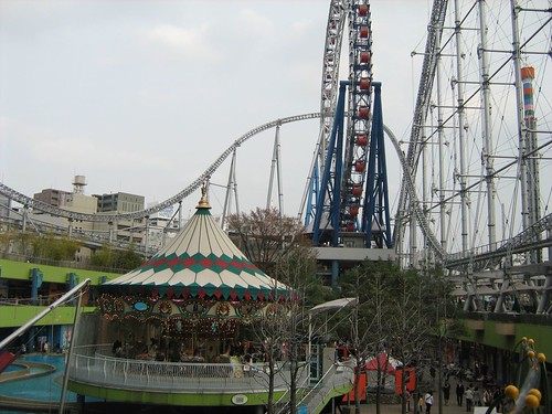 Roller-coaster in front of Laqua