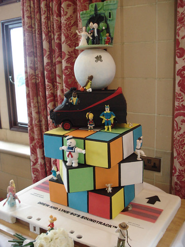 And now a dose of cake style Alexandra's'80sthemed wedding cake has a 