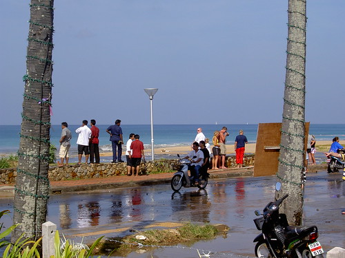 Boxing Day Tsunami 2004: Karon Beach. Between first and second waves.
