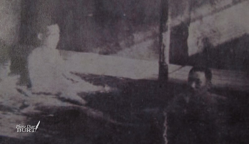 在上島溫泉泡湯的員警-東亞旅行社臺北支社1943「寫真臺灣語錄」