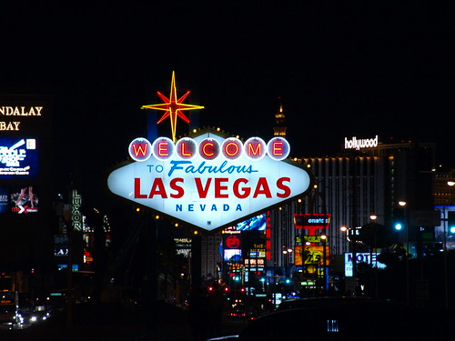 welcome to las vegas sign at night. Las Vegas Nevada taking photo