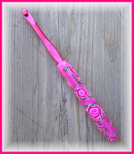 Polymer Clay * Pink Roses Crochet Hook