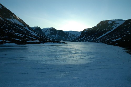Loch Avon, Frozen in twilight
