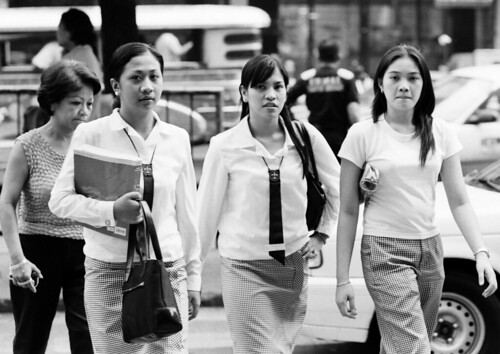 St. Paul college students, Manila uniform walking commuting University  Buhay Pinoy Philippines Filipino Pilipino  people pictures photos life Philippinen      