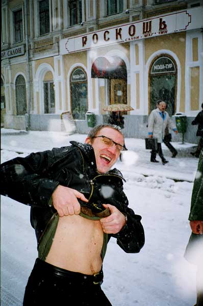 Олег Кулик. Москва 1998
