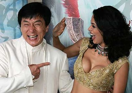 mallika sherawat with Jackie Chan who laughs at her nipple slip