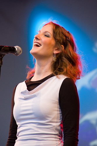 Una cantante durante un concierto