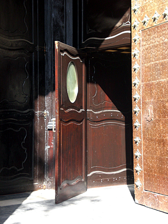 Valencia-church-door