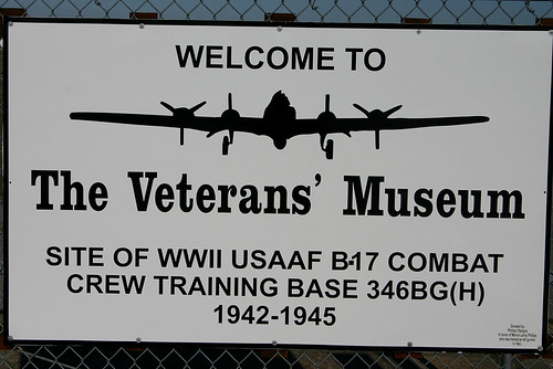 VeteransMuseumSign