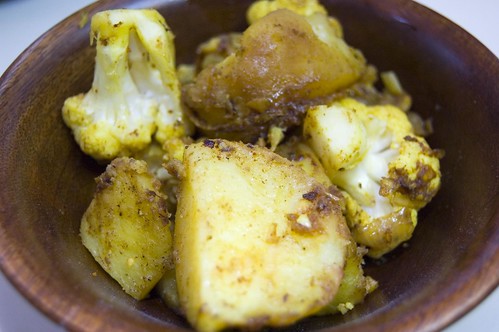 Potato Curry With Cauliflower