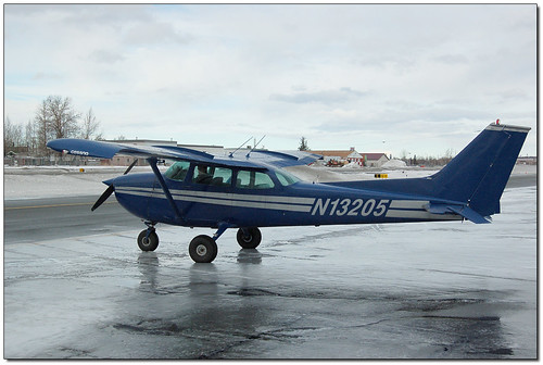 Cessna 172 N13205 