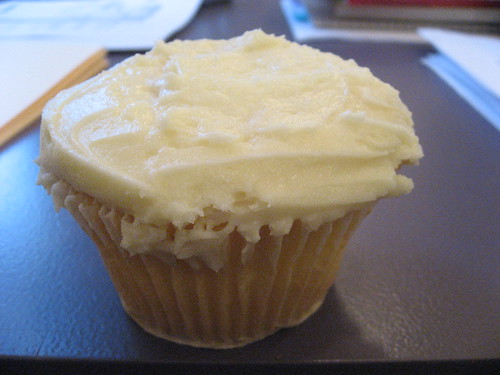 05-17 vanilla cupcake