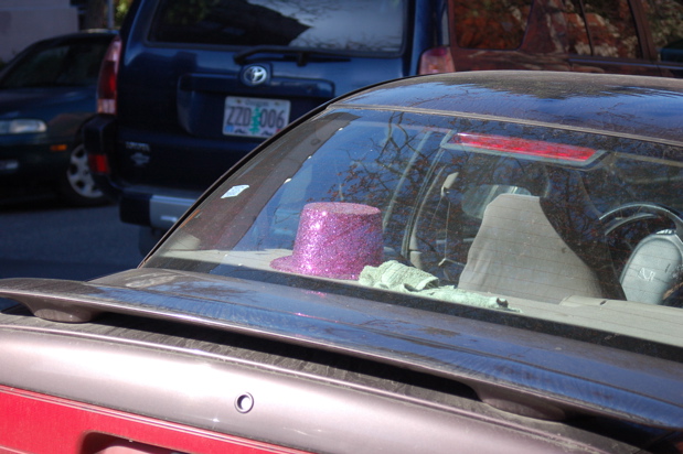 glitter_hat_car_window
