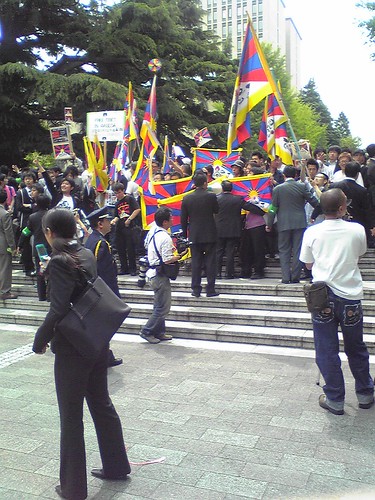 Students' protests during Hu Jintao's Waseda University visit 2