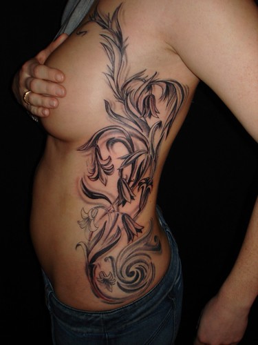 Black And Gray Tattoo Of Flowers And Vinesa Girls Side Tattoo