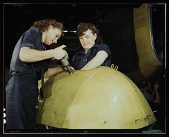 Working on a "Vengeance" dive bomber, Vultee [Aircraft Inc.], Nashville, Tennessee (LOC)