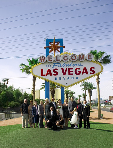 las vegas sign wedding. Fabulous Las Vegas sign