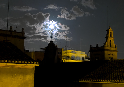 Moon over Valencia-1