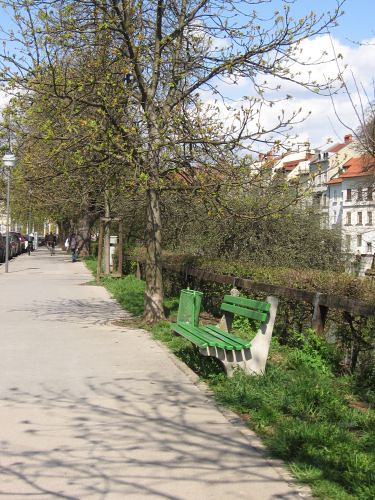 Breg (desni breg ob Ljubljanici, v stari Ljubljani, ob Karlovškem mostu)